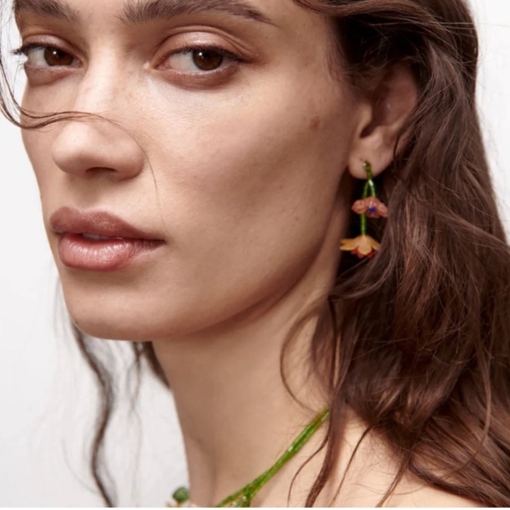 Mismatch Flower Drop Earrings